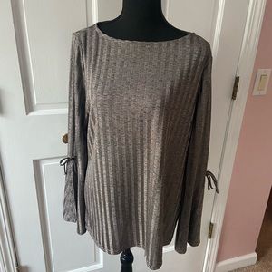 Silver 3/4 Sleeve Blouse